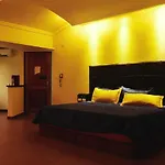 Montaña Suites